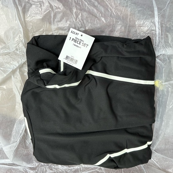 MorphCostumes Glow Alien. ( Glows in the dark) - Picture 7 of 8